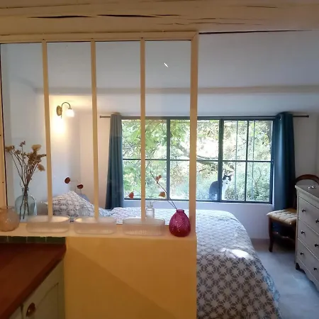 Mazet Terrasse Et Jardin Hébergement de vacances Nîmes